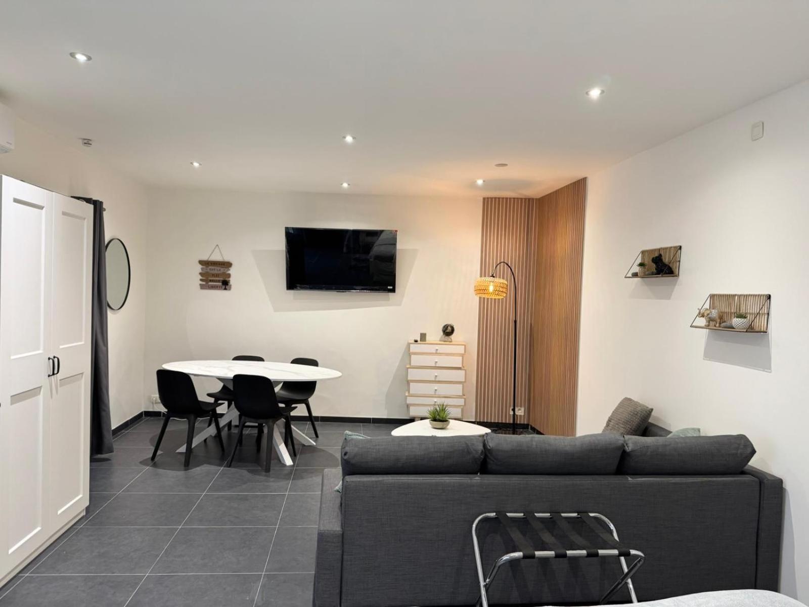 Spacieux Proximite Aeroport Apartment Charleroi